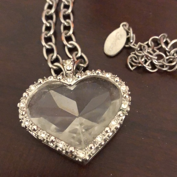 GUESS HEART NECKLACE 💕💕💕 - Picture 3 of 4